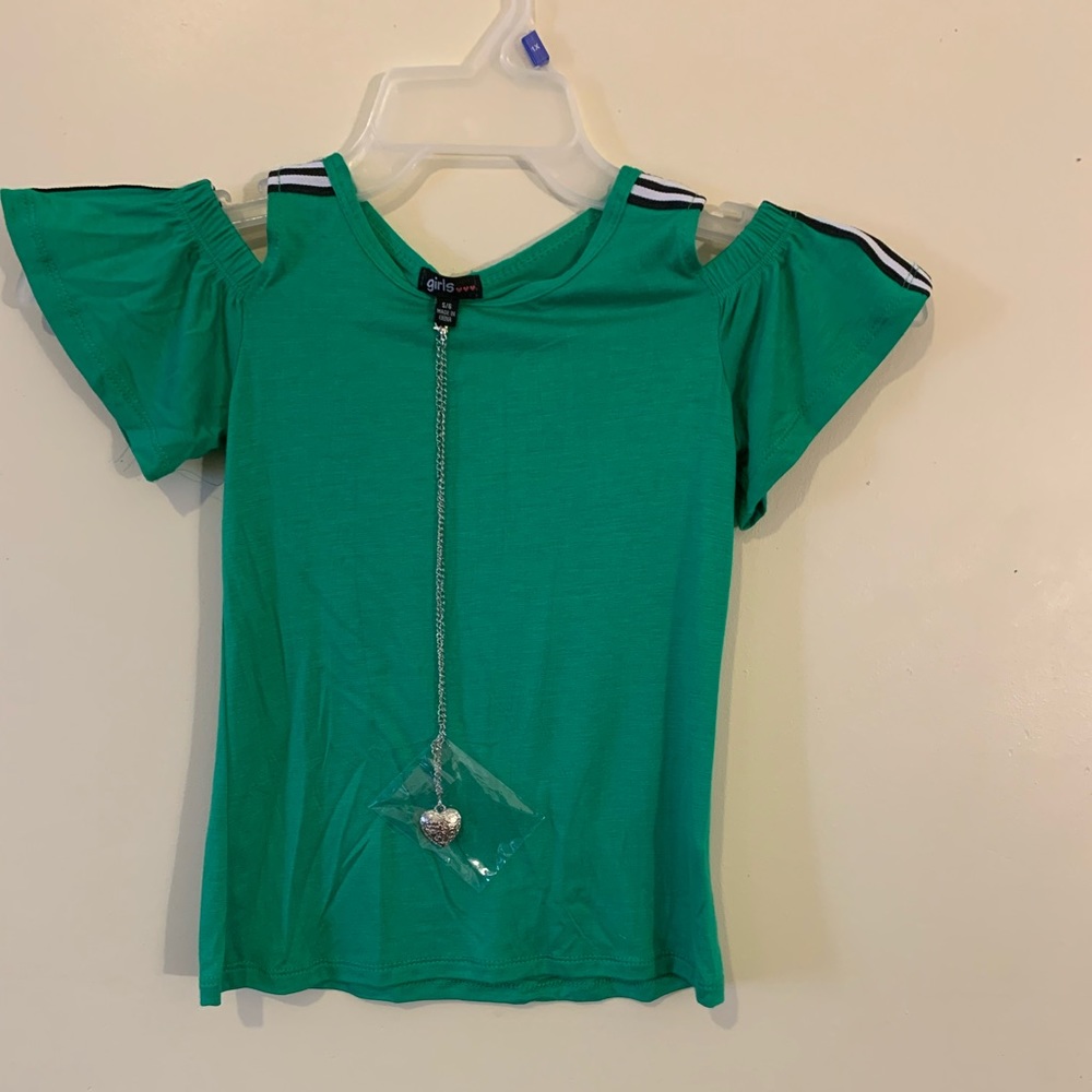 Girl’s top size 5/6. Green